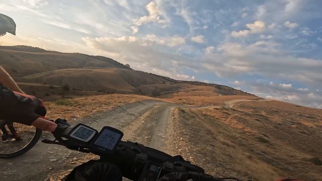 ЛЕТО ЖАРА МЫ КАЙФУЕМ В ГОРАХ НЕ СПЕША ❤️🌊⛰️🐬🏖️☀️ смотреть онлайн