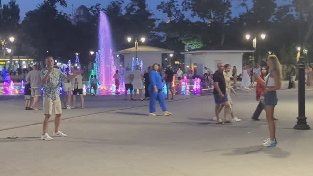 Евпатория 2025. Самая "поющая" набережная! Прогулка по набережной Терешковой и Старому городу! смотреть онлайн