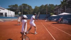 Мастер-класс по форхенду и подаче – Я тренирую двух юных игроков