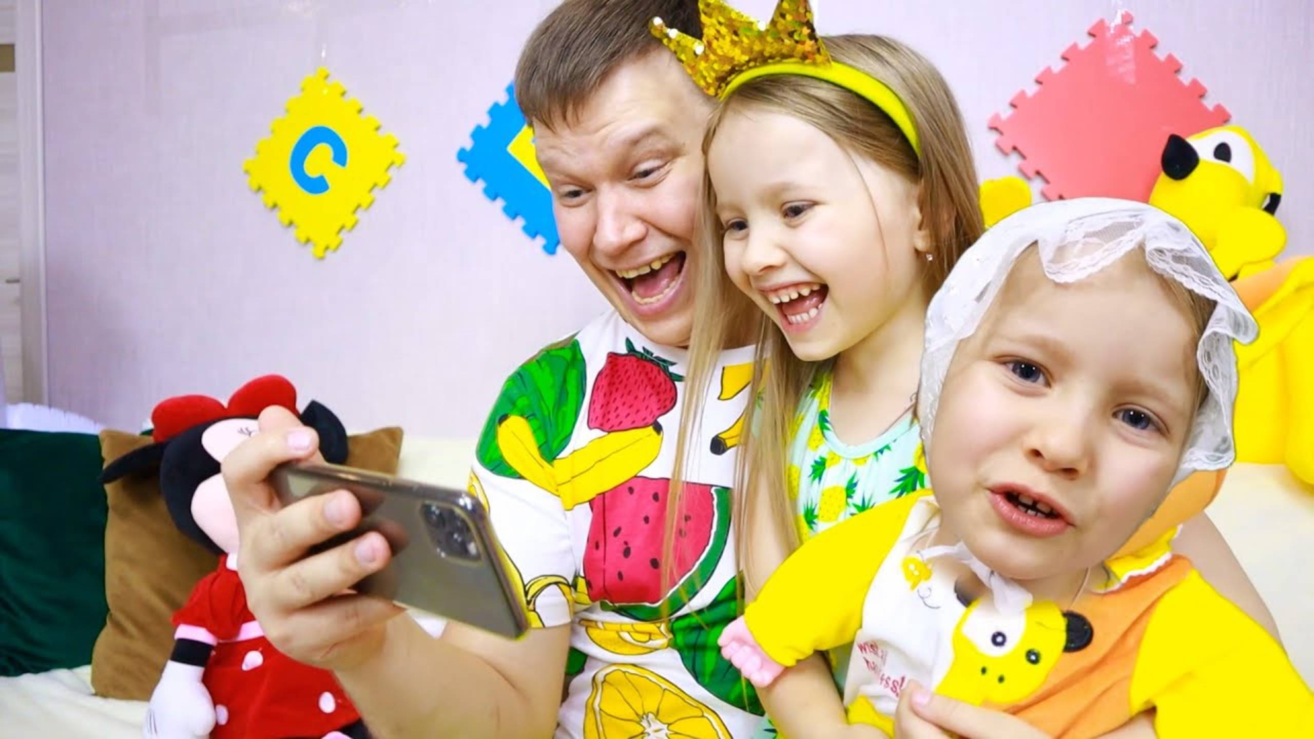 Милана нашла говорящие куклы