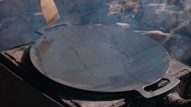 ГОТОВИМ АРОМАТНУЮ ФОРЕЛЬ в ГОРАХ смотреть онлайн