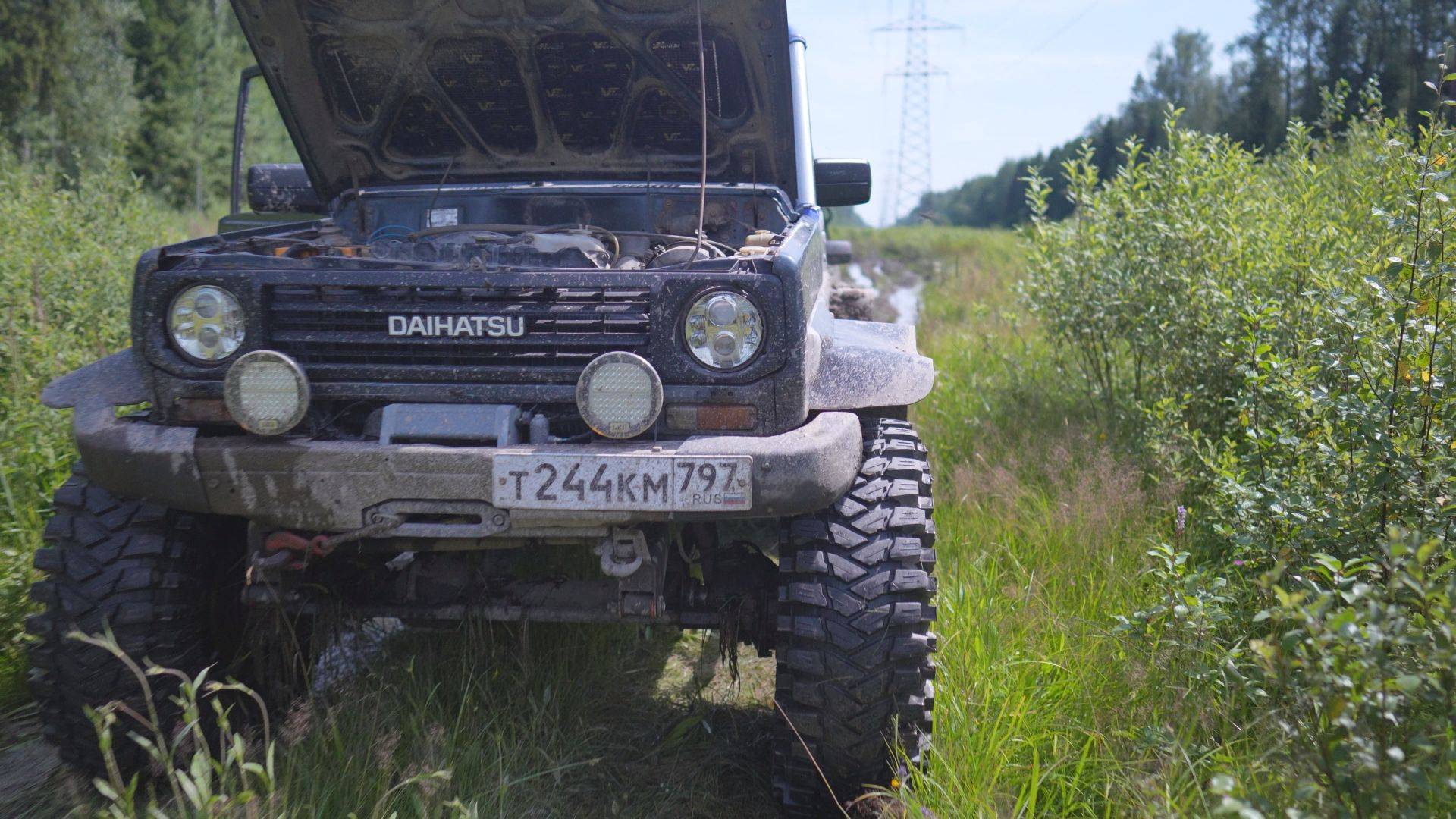 Daihatsu Rugger на 40ых трепадорах, Уазы и Нивы, Паджеро.