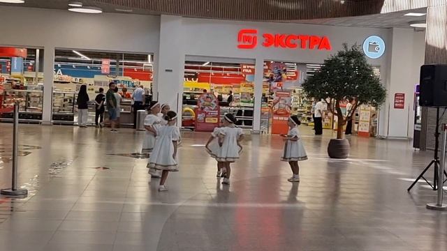 Три детских танца в ТРЦ Любимово! смотреть онлайн