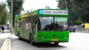 Автобус Екатеринбурга МАЗ-103.476 № КЕ 575 66 маршрут 51 на остановке «ул. Саввы Белых»