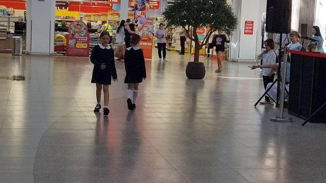 Маленькие модели Fashion kids models и бренд Miss Dari в ТРЦ Любимово! смотреть онлайн