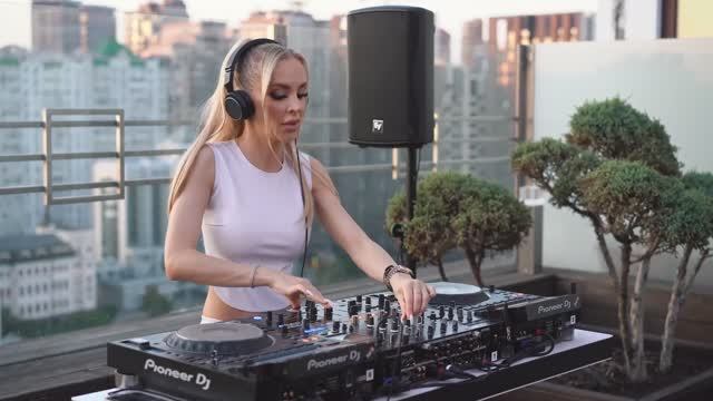 Karry G - Live Podcast 015 ⧸ Melodic Techno & Progressive House смотреть онлайн