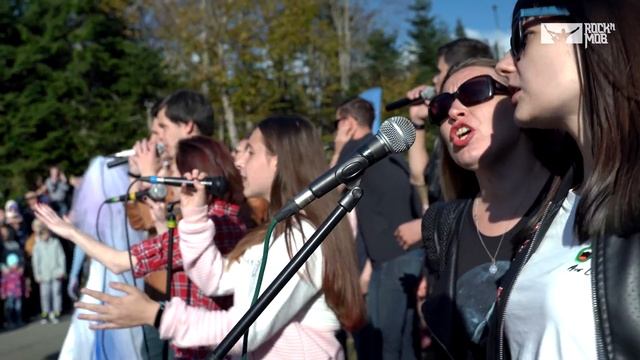 Queen  – Bohemian Rhapsody (Rocknmob Sochi, 150+ Musicians)