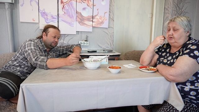 Как вкусно кушаем вместе с мамой и жалуемся что у нас что-то не получается ПОДВАЛ ИЛЬИЧА деревня смотреть онлайн