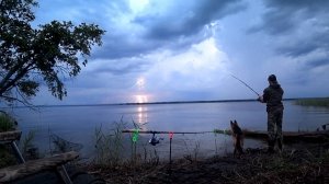 Рыбалка в ГРОЗУ. 3 дня на необитаемом острове!