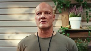 Лысый нянь — Трейлер (2025)