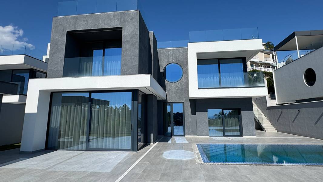 Уникальная вилла на Сочинской Рублевке!!! 300 м². 7 соток ижс. Дизайнерский ремонт. Цена снижена смотреть онлайн