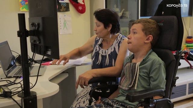 Сдать экзамен только с помощью глаз: школьник из Королёва ставит рекорды смотреть онлайн