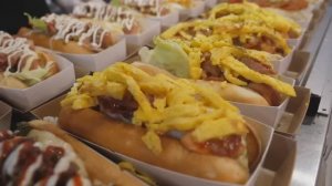 Пицца-хотдог в американском стиле, сырный хотдог, проданный по 2000 штук в день