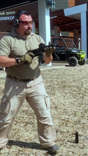 Стрельба очередями из ППК-20 - компактного пистолета-пулемета для пилотов и спецназа #Shorts