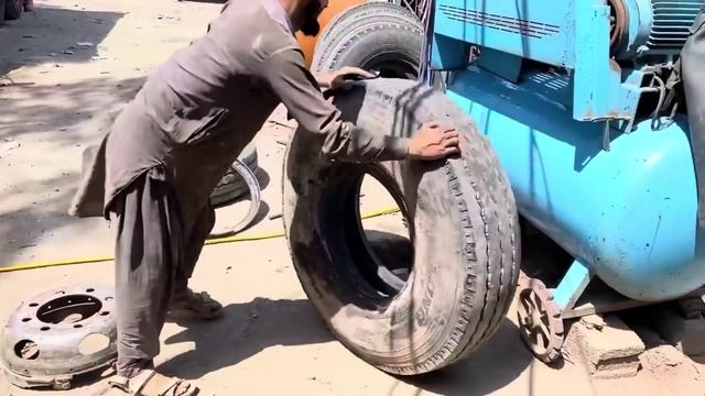 Ремонт грузовика. Пакистан.