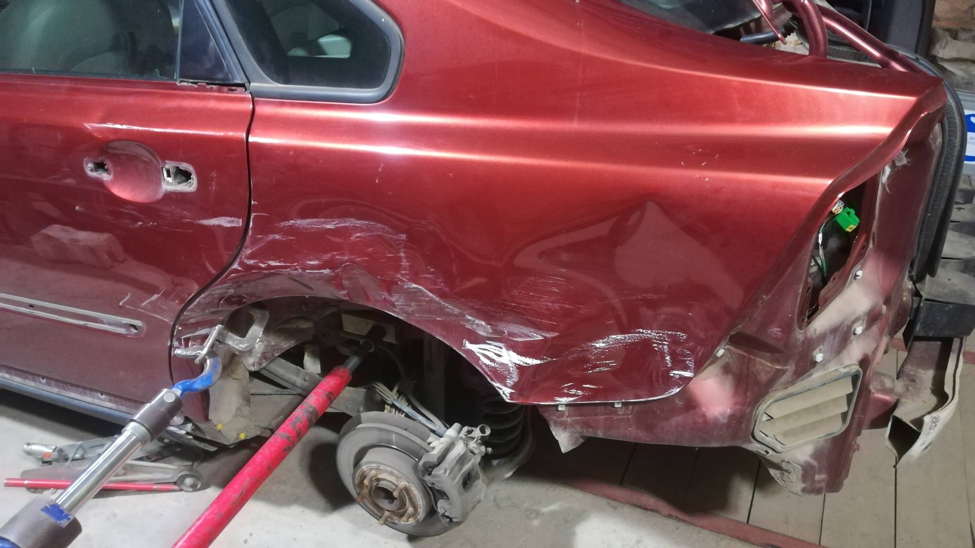 Рихтовка заднего крыла.Volvo S40.Кузовной ремонт