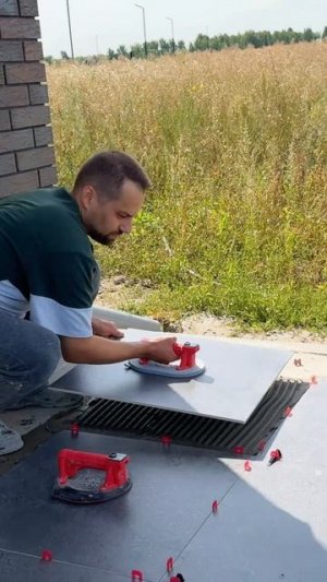 Укладка керамогранита на террасе