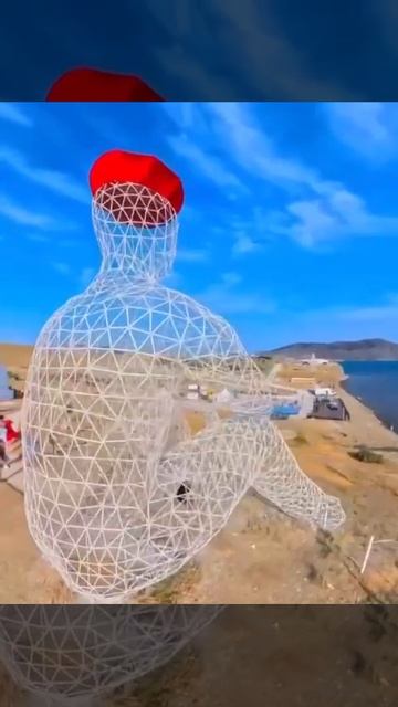 Человек смотрящий в море