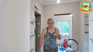 Покрасили стены и потолок в комнате. Уезжаем с хутора.