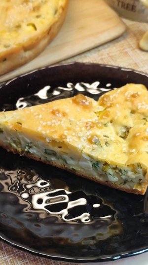 Даже не касаюсь руками теста, а какой пирог вкусный приготовила. Летом с такой начинкой вкуснее