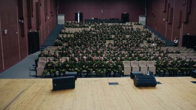 «ПРИКАЗАНО ЖИТЬ»: гвардейцы стали гостями кинозала Дома офицеров