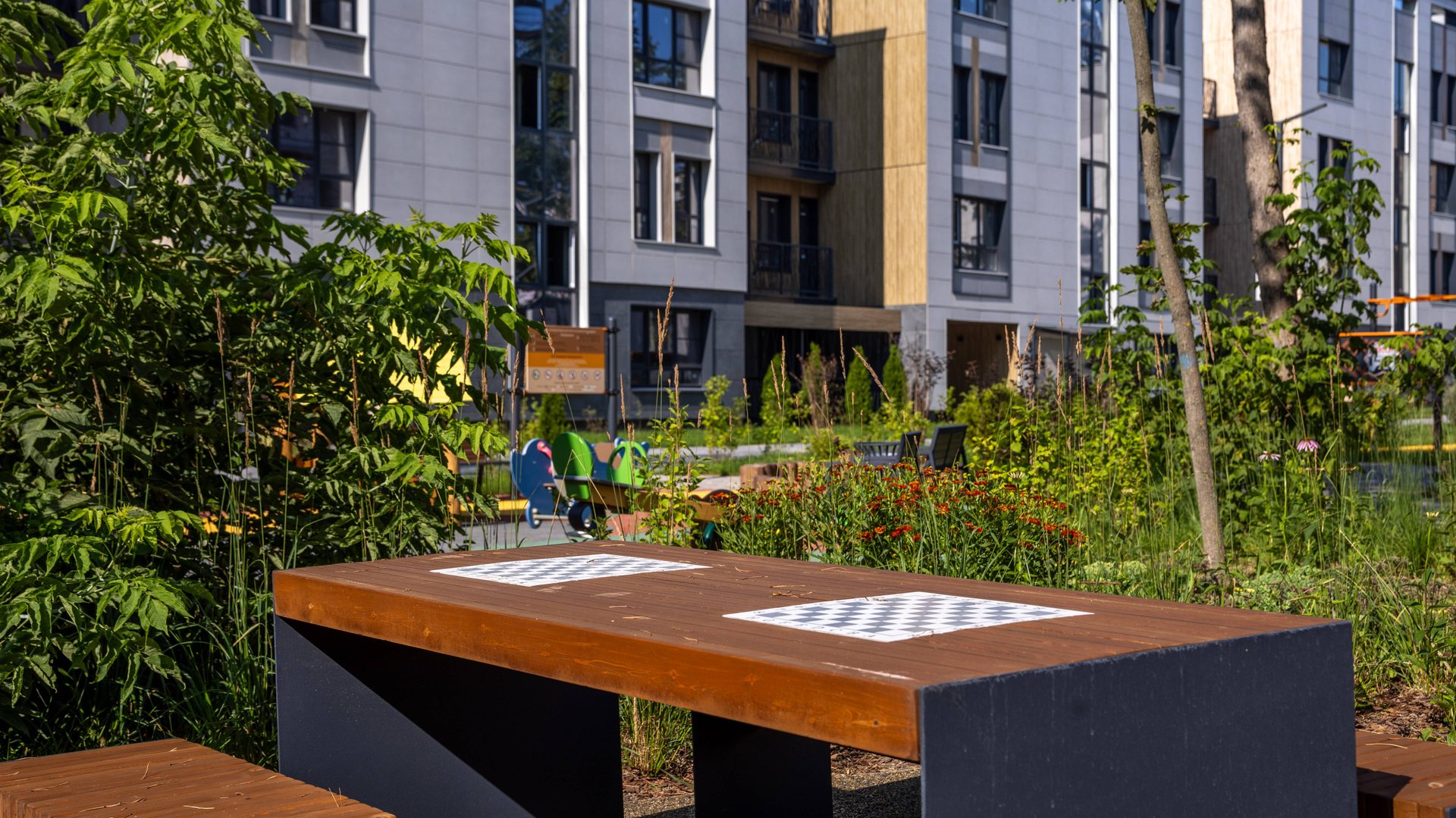 G3 Театральный. Двор