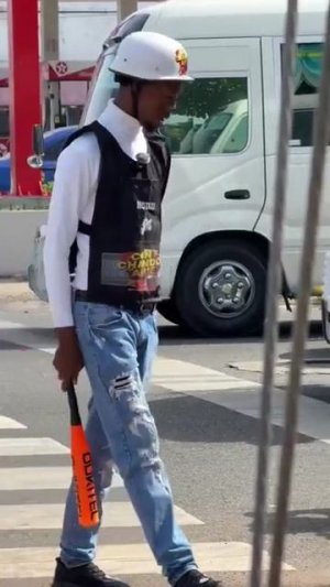 Он любит свою работу😂