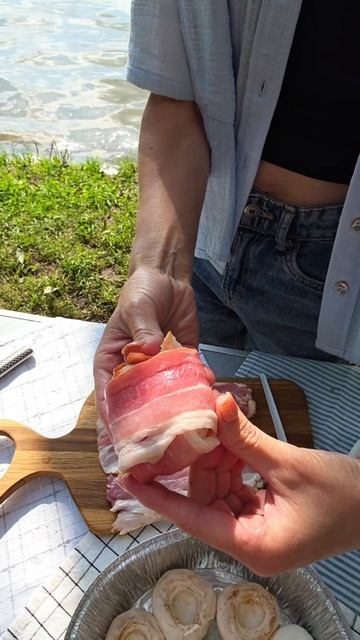 Закуска на мангале шампиньоны с сыром в беконе 😋