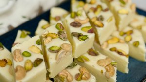 Приготовила домашние конфеты по вкусу похожие на белый шоколад. Просто всё смешала