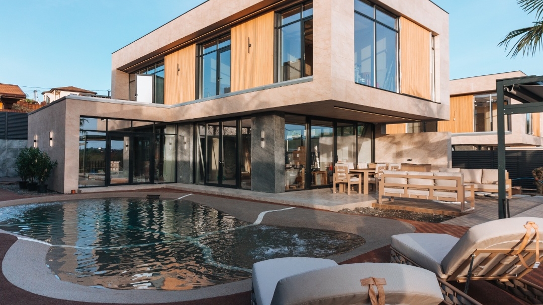 Супер хай-тек с ремонтом в Адлере смотреть онлайн