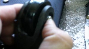 Как самому заменить колесики на чемодане.