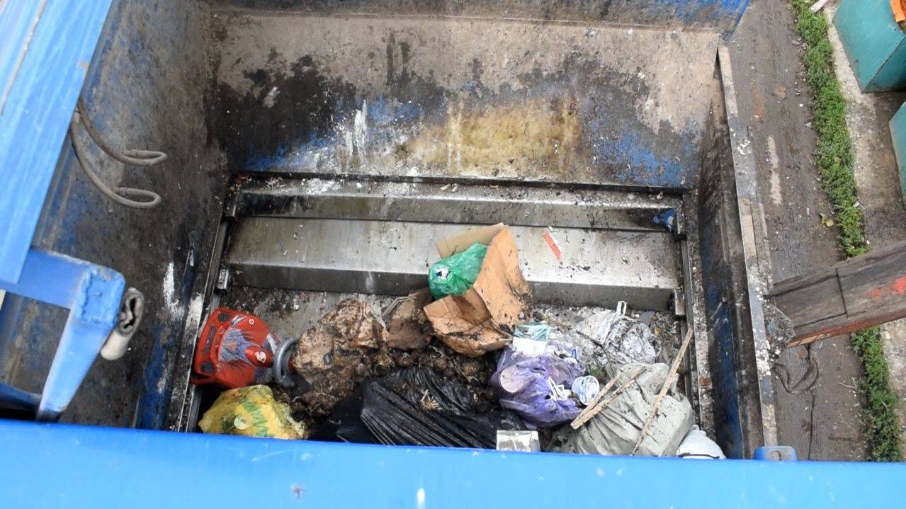 Как работает мусоровоз? Работа автоматической пресс-камеры установки РАРЗ с механизмом типа шторки. смотреть онлайн