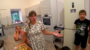 ИСТОРИЯ С КУХНЕЙ ЗАТЯГИВАЕТСЯ. ПОКУПКИ К ШКОЛЕ. НАЧАЛИ СТРОИТЬ ЗАБОР. Из города в деревню 845 серия