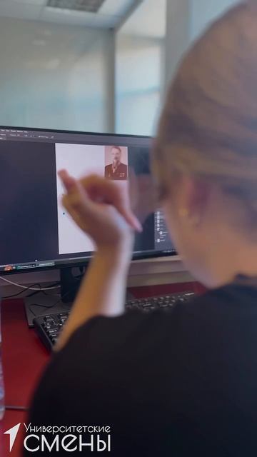 «Университетские смены» в СПбГУПТД: участники создавали плакаты к 80-летию атомной промышленности