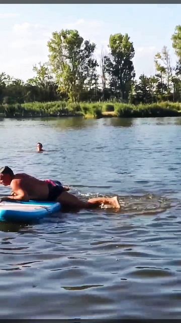 Сап борд Встреча летом Купание друзей Падение в воду Одноклассники вместе #сап #встреча #озеро смотреть онлайн