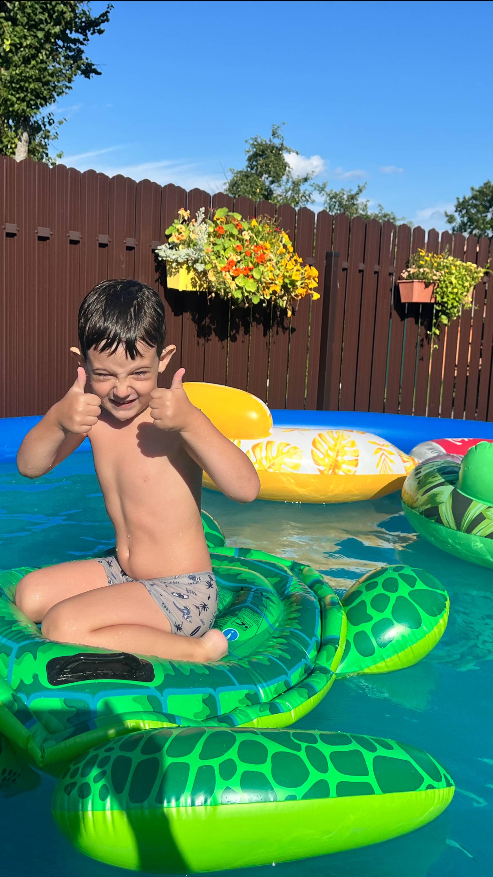 ПРИЕХАЛИ ГОСТИ / ПРИВЕТ ОТ МАРКА / ОБЗОР САДА ОТ АРСЕНИЯ