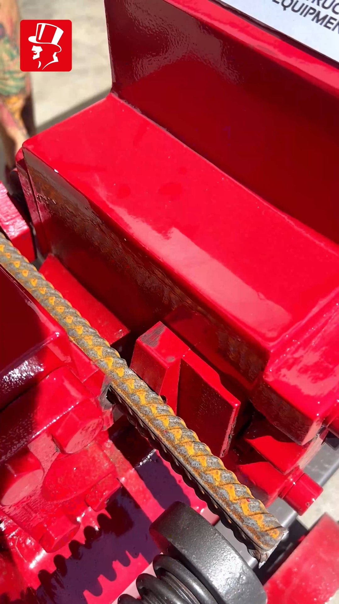 Станок для резки арматуры TeaM GQ32 с дизельным двигателем: первый запуск и резка арматуры смотреть онлайн