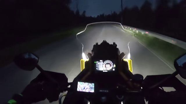 Обзор мотоцикла Zontes 703F. Вечерние покатушки смотреть онлайн