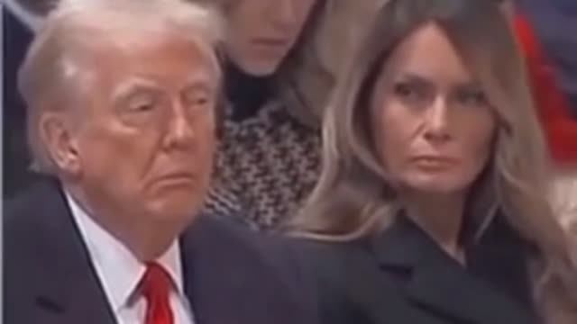 Реакция Трампа на жену Меланию и на Путина на Аляске смотреть онлайн