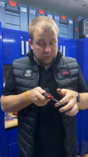 Профессиональный технический нож Deli DL025G, 25мм