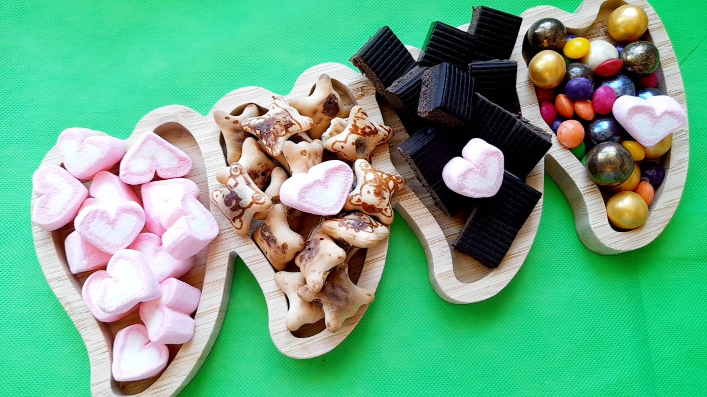 АСМР ШУРШАНИЕ.  РАСКЛАДЫВАЮ СЛАДОСТИ, ПЕЧЕНЬЕ. ШУРШУ ФАНТИКАМИ!