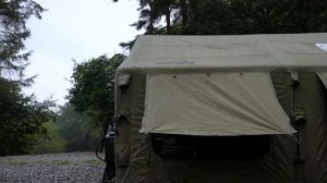 Палатка надувная путешествие и туризм на автомобиле ночевка в лесу с приготовлением еды