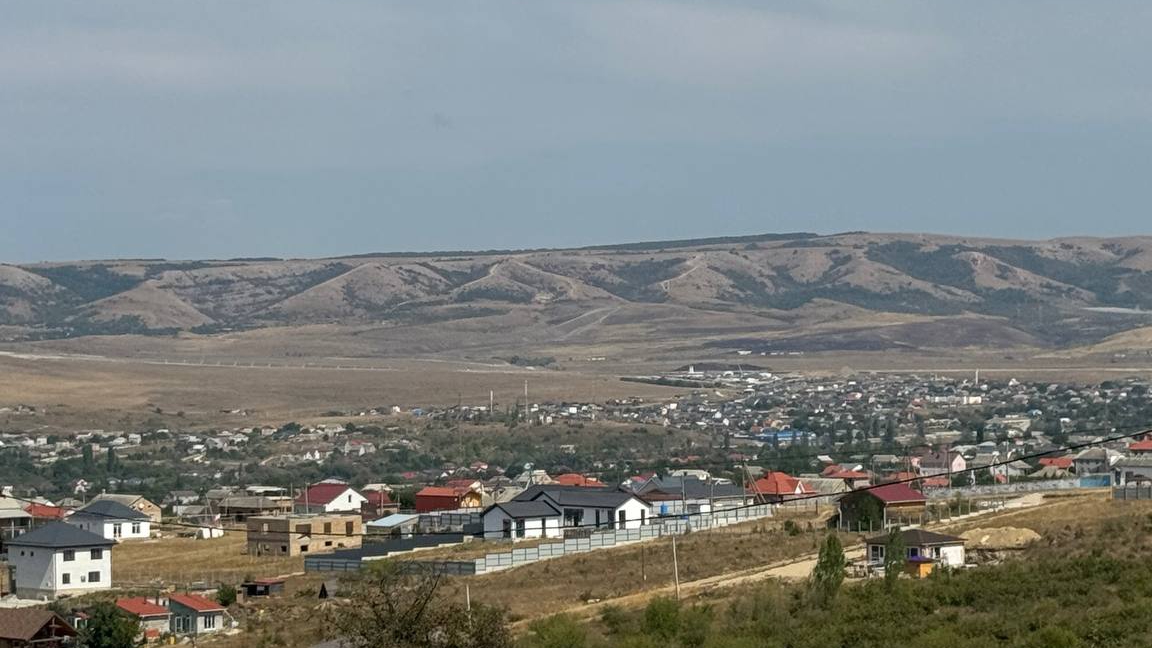 Осмотр земельного участка рядом с лесом в с. Пионерское, ул. Балаклавская, 1,3 км от трассы! Крым