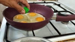 Как приготовить яичницу - глазунью на сковороде