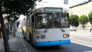 Троллейбус Екатеринбурга ЗиУ-682Г [Г00] борт. №523 маршрут №37 на остановке «Центральная гостиница»