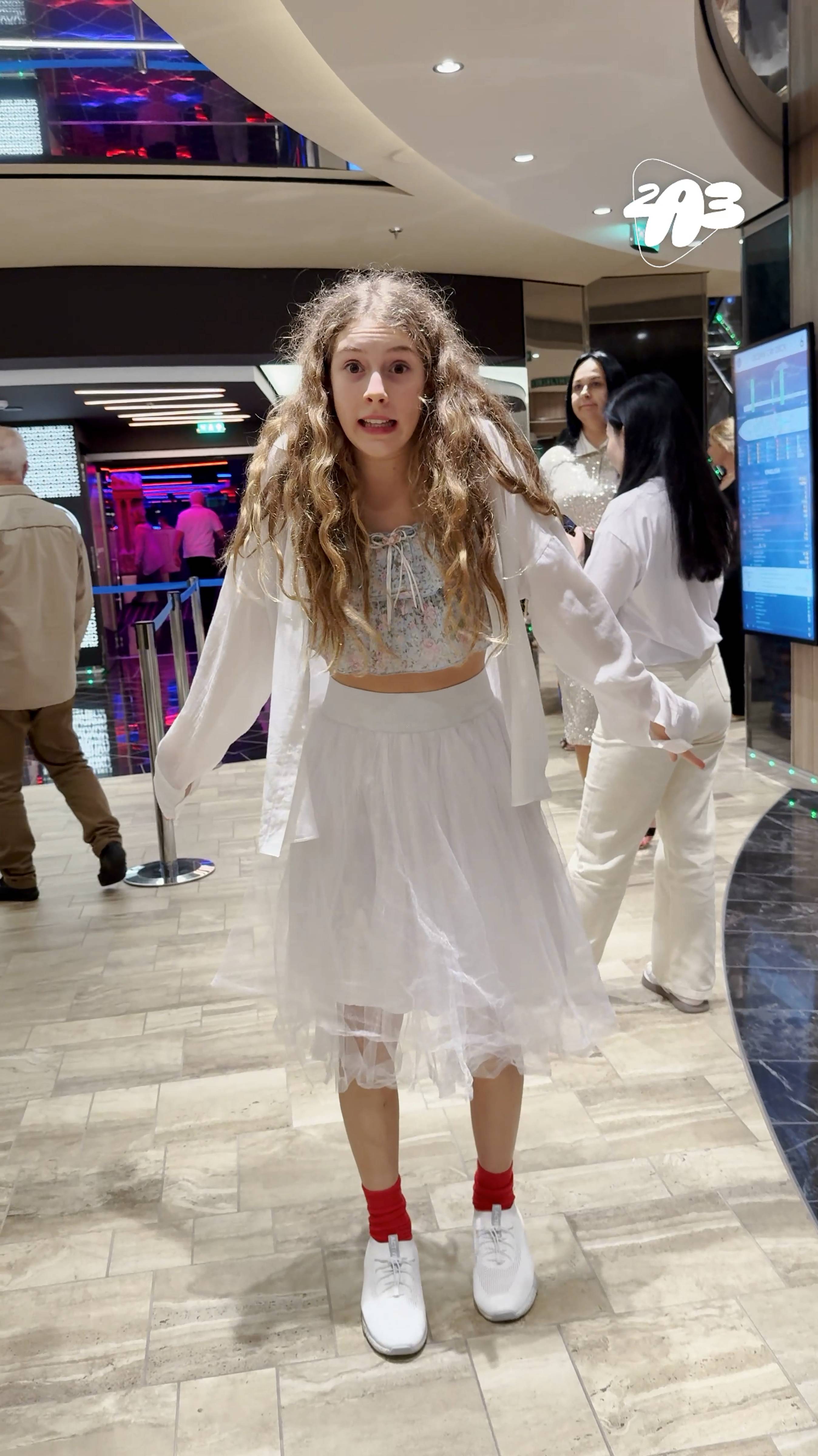 🚢 ДЕВОЧКУ чуть не ВЫБРОСИЛИ ЗА БОРТ! Никогда НЕ ДЕЛАЙТЕ так смотреть онлайн