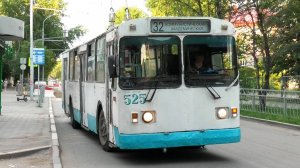 Троллейбус Екатеринбурга ЗиУ-682Г [Г00] борт. №525 маршрут №32 на остановке "улица Мира"
