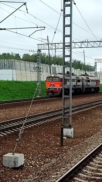 Тепловоз 2М62-0327 (ТЧЭ-2) следует резервом по 2-му главному пути. смотреть онлайн
