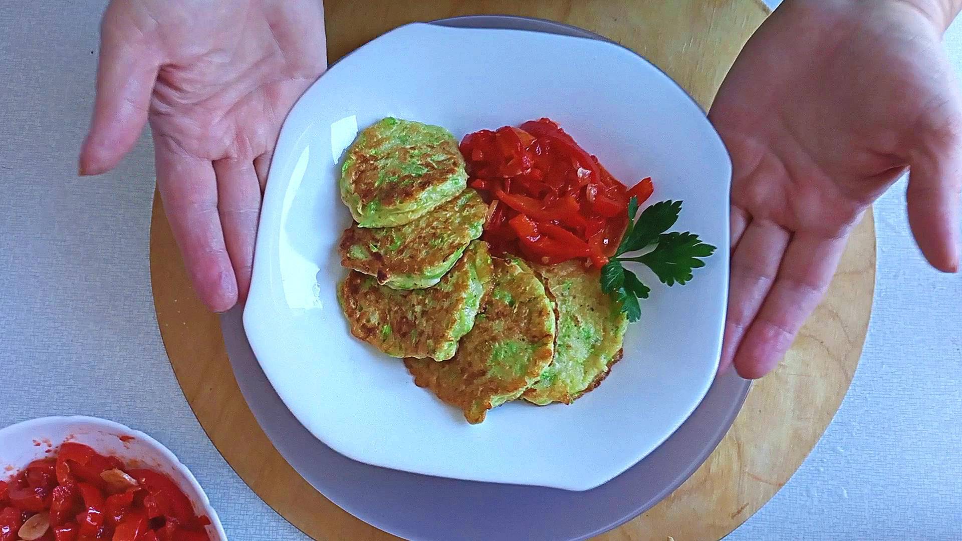 Кабачковые оладьи Мой рецепт + соус из сладкого перца Это просто смотреть онлайн