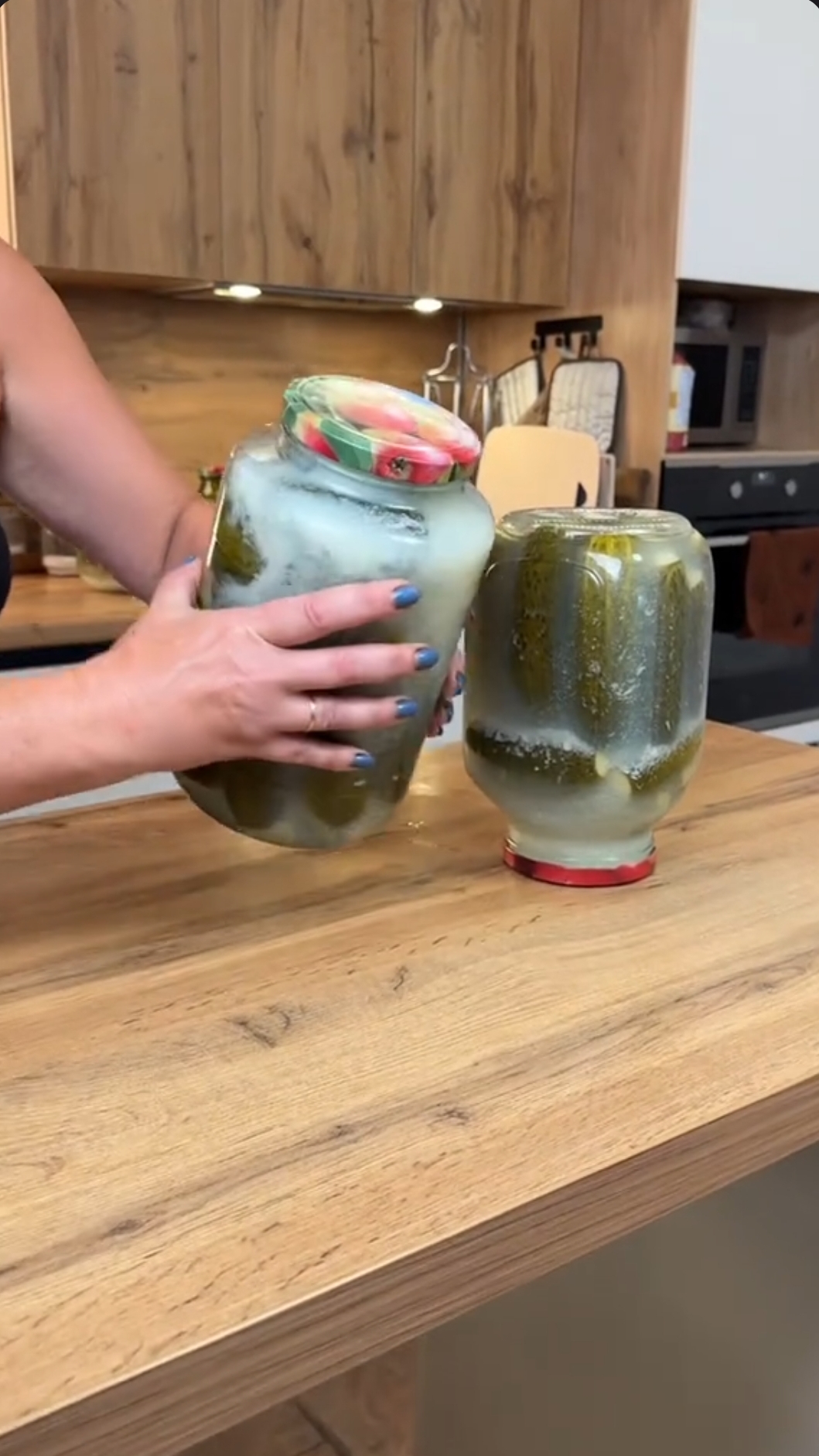 уже третий сезон, как я закатываю огурцы по этому рецепту😋